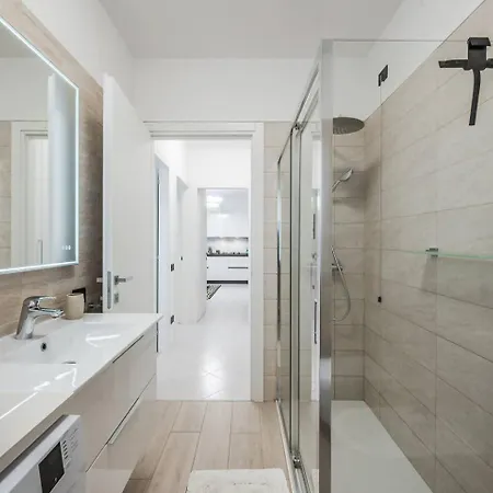 Southside Superior 2 Bedrooms Free Parking Apartment Verona